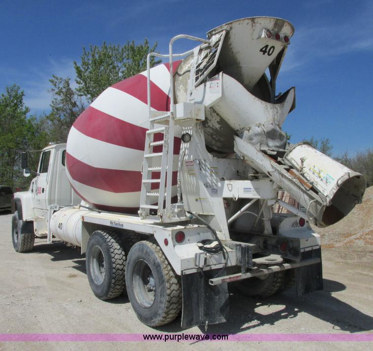 image for item E7228 1995 Ford L9000 mixer truck