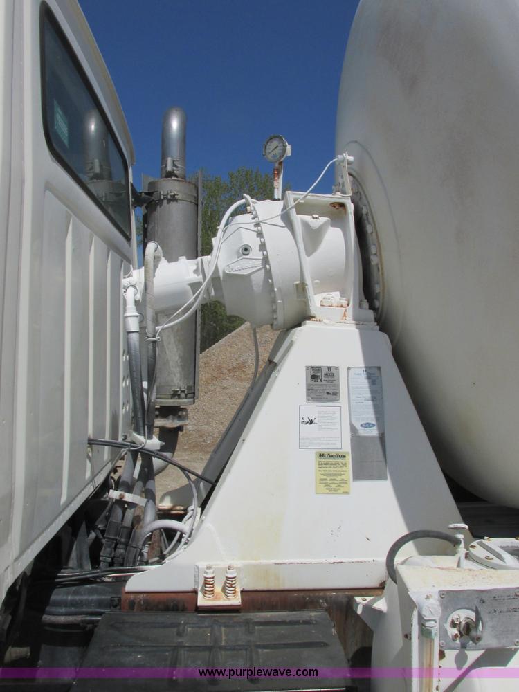 image for item E7228 1995 Ford L9000 mixer truck