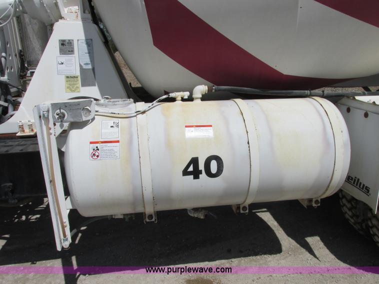 image for item E7228 1995 Ford L9000 mixer truck