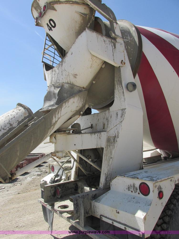 image for item E7228 1995 Ford L9000 mixer truck