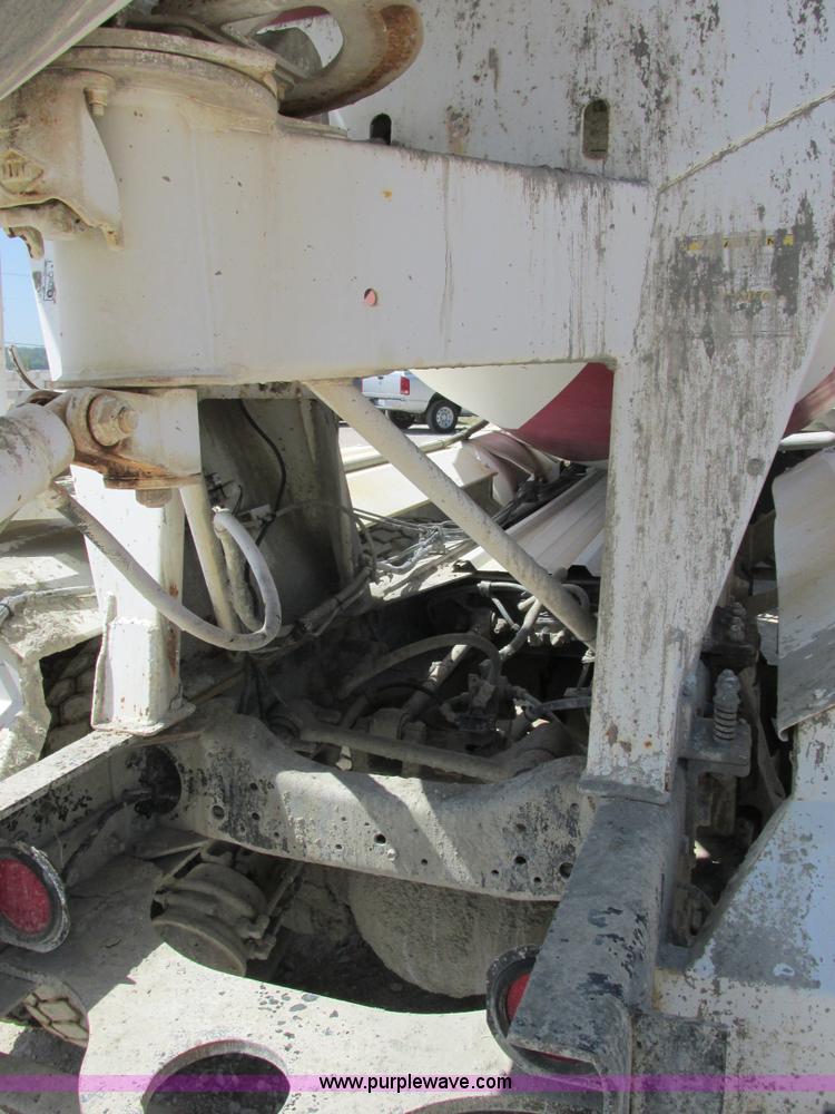 image for item E7228 1995 Ford L9000 mixer truck