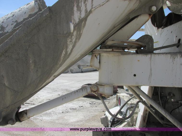 image for item E7228 1995 Ford L9000 mixer truck