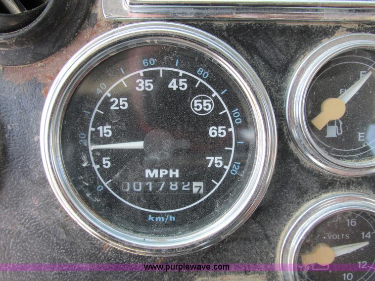 image for item E7228 1995 Ford L9000 mixer truck