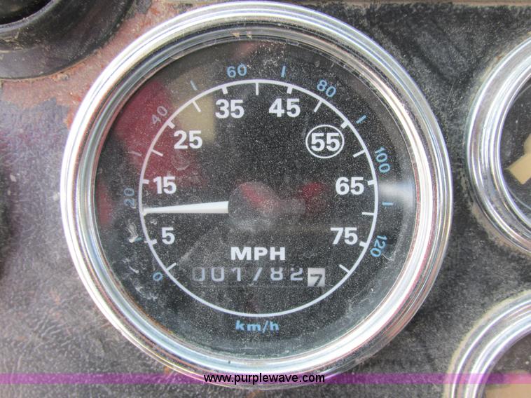 image for item E7228 1995 Ford L9000 mixer truck