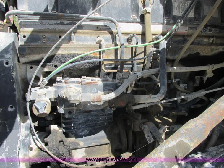 image for item E7228 1995 Ford L9000 mixer truck