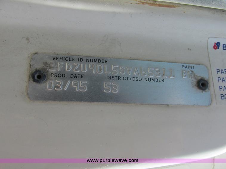 image for item E7228 1995 Ford L9000 mixer truck