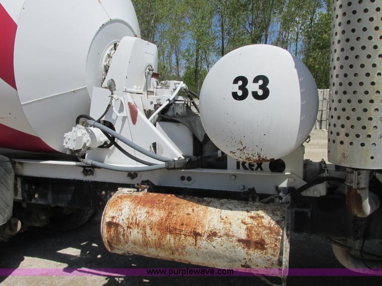 image for item E7229 1992 Ford L9000 mixer truck