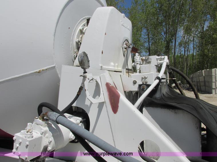 image for item E7229 1992 Ford L9000 mixer truck