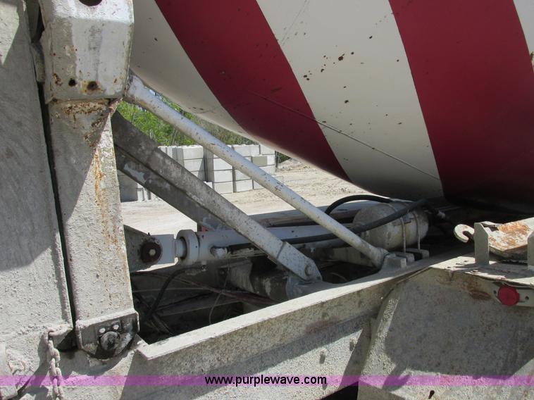 image for item E7229 1992 Ford L9000 mixer truck