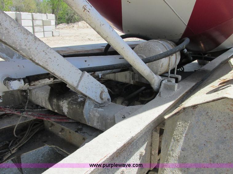 image for item E7229 1992 Ford L9000 mixer truck