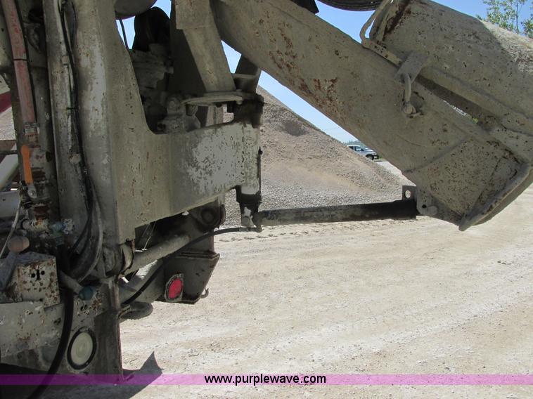 image for item E7229 1992 Ford L9000 mixer truck