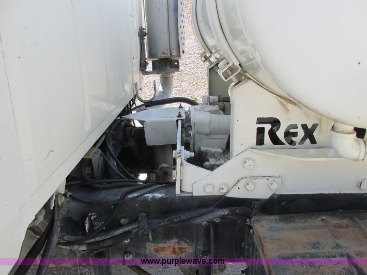 image for item E7229 1992 Ford L9000 mixer truck