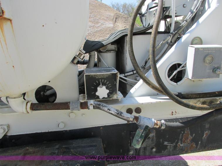 image for item E7229 1992 Ford L9000 mixer truck