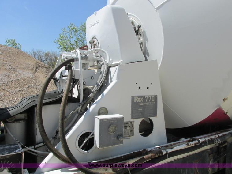 image for item E7229 1992 Ford L9000 mixer truck