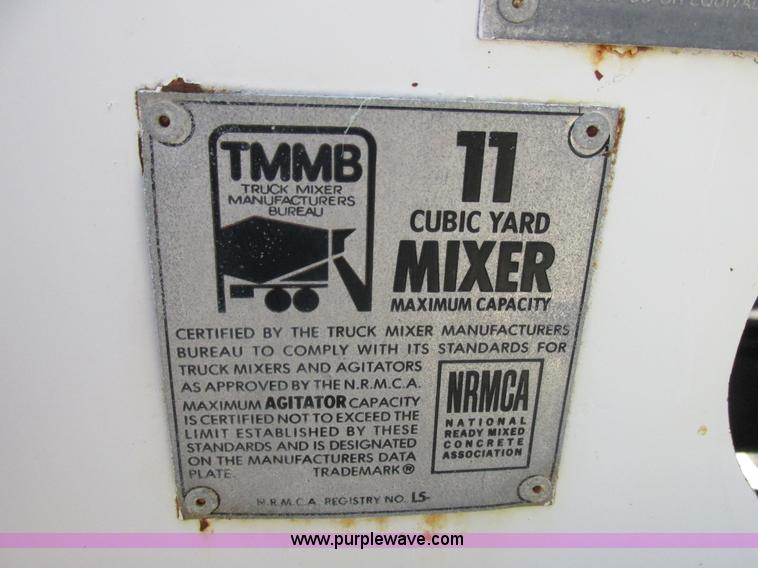 image for item E7229 1992 Ford L9000 mixer truck