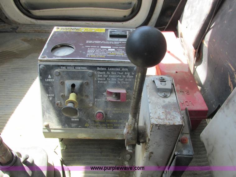 image for item E7229 1992 Ford L9000 mixer truck