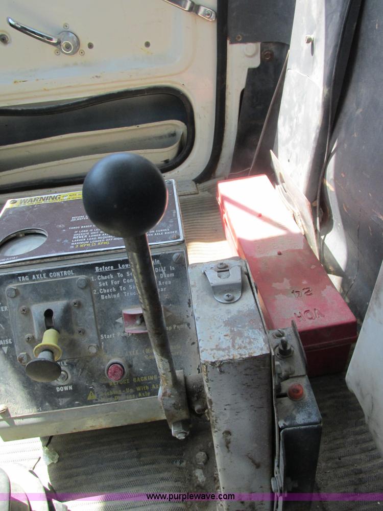 image for item E7229 1992 Ford L9000 mixer truck