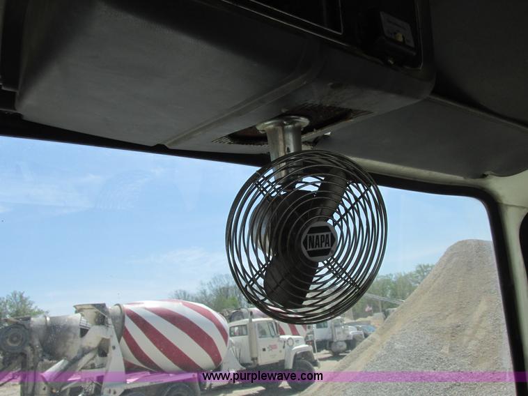 image for item E7229 1992 Ford L9000 mixer truck