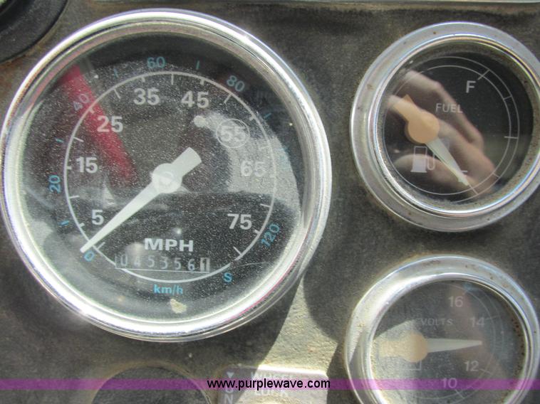 image for item E7229 1992 Ford L9000 mixer truck