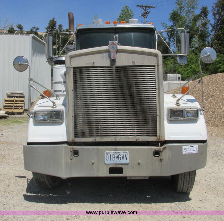 image for item E7230 1999 Kenworth W900B semi truck