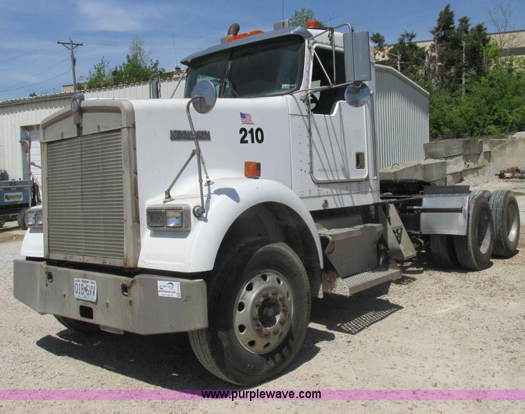 image for item E7230 1999 Kenworth W900B semi truck