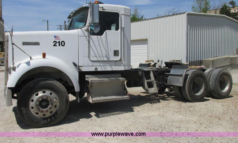 image for item E7230 1999 Kenworth W900B semi truck