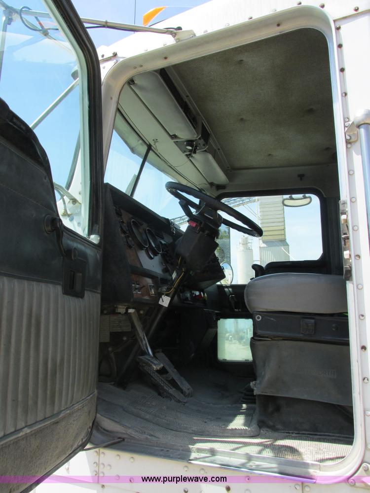 image for item E7230 1999 Kenworth W900B semi truck