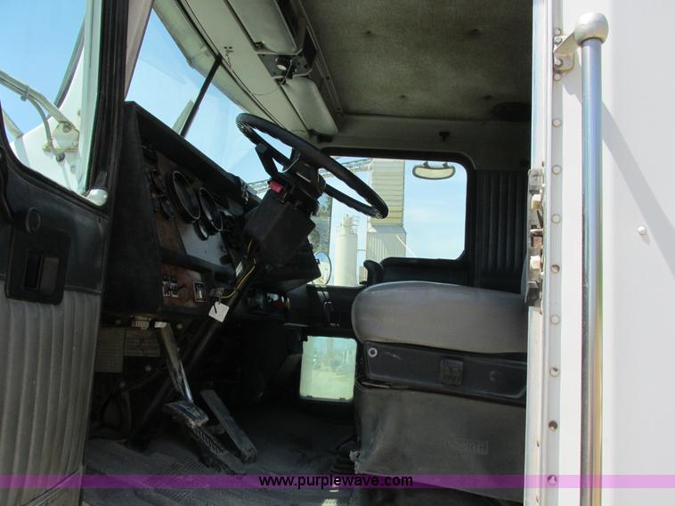 image for item E7230 1999 Kenworth W900B semi truck