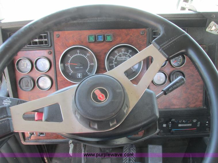 image for item E7230 1999 Kenworth W900B semi truck