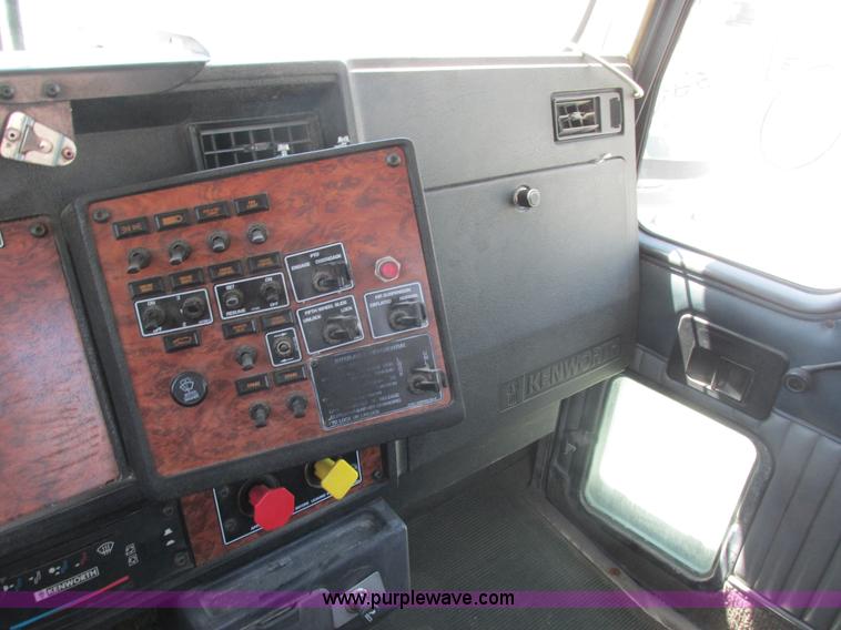 image for item E7230 1999 Kenworth W900B semi truck