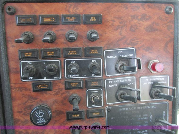 image for item E7230 1999 Kenworth W900B semi truck