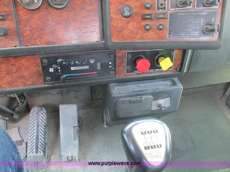 image for item E7230 1999 Kenworth W900B semi truck
