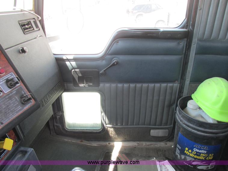 image for item E7230 1999 Kenworth W900B semi truck