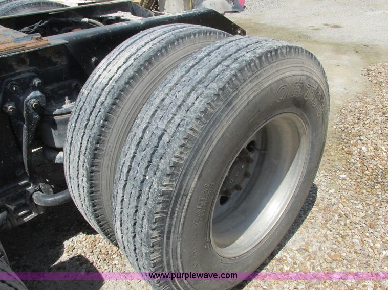 image for item E7230 1999 Kenworth W900B semi truck