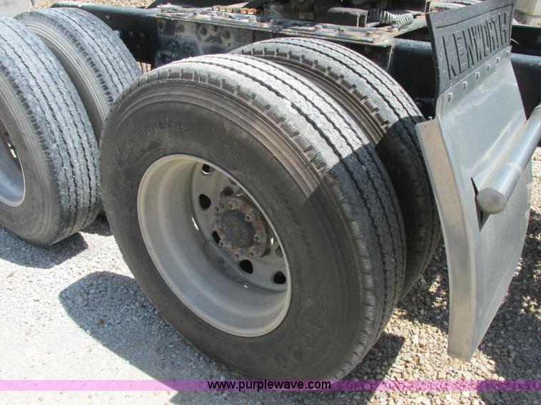 image for item E7230 1999 Kenworth W900B semi truck