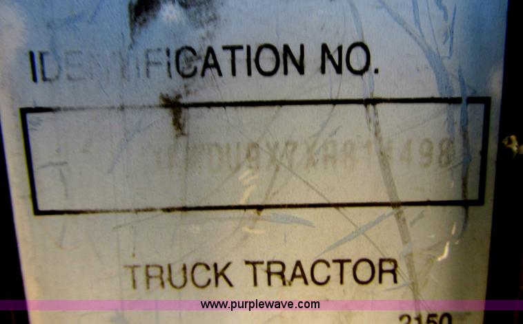 image for item E7230 1999 Kenworth W900B semi truck