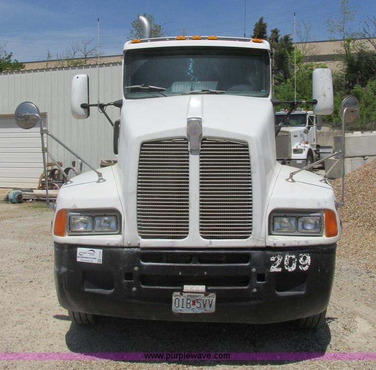 image for item E7231 1997 Kenworth T600 semi truck