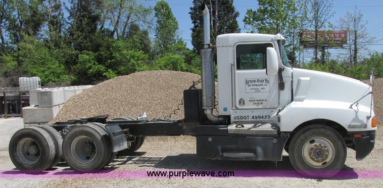 image for item E7231 1997 Kenworth T600 semi truck