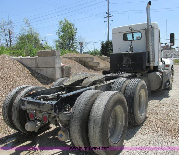 image for item E7231 1997 Kenworth T600 semi truck