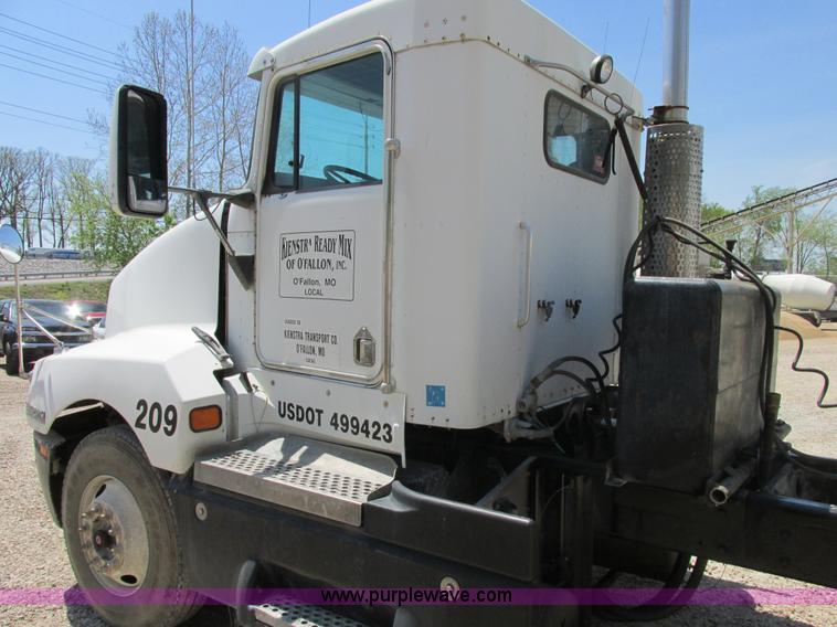 image for item E7231 1997 Kenworth T600 semi truck