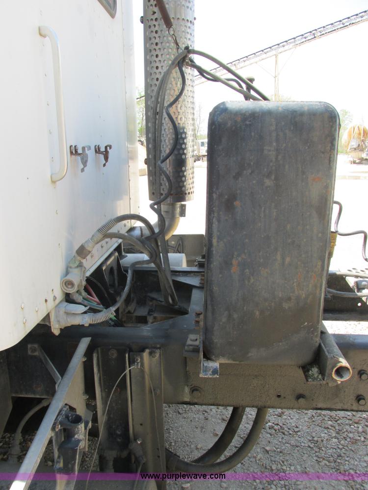 image for item E7231 1997 Kenworth T600 semi truck