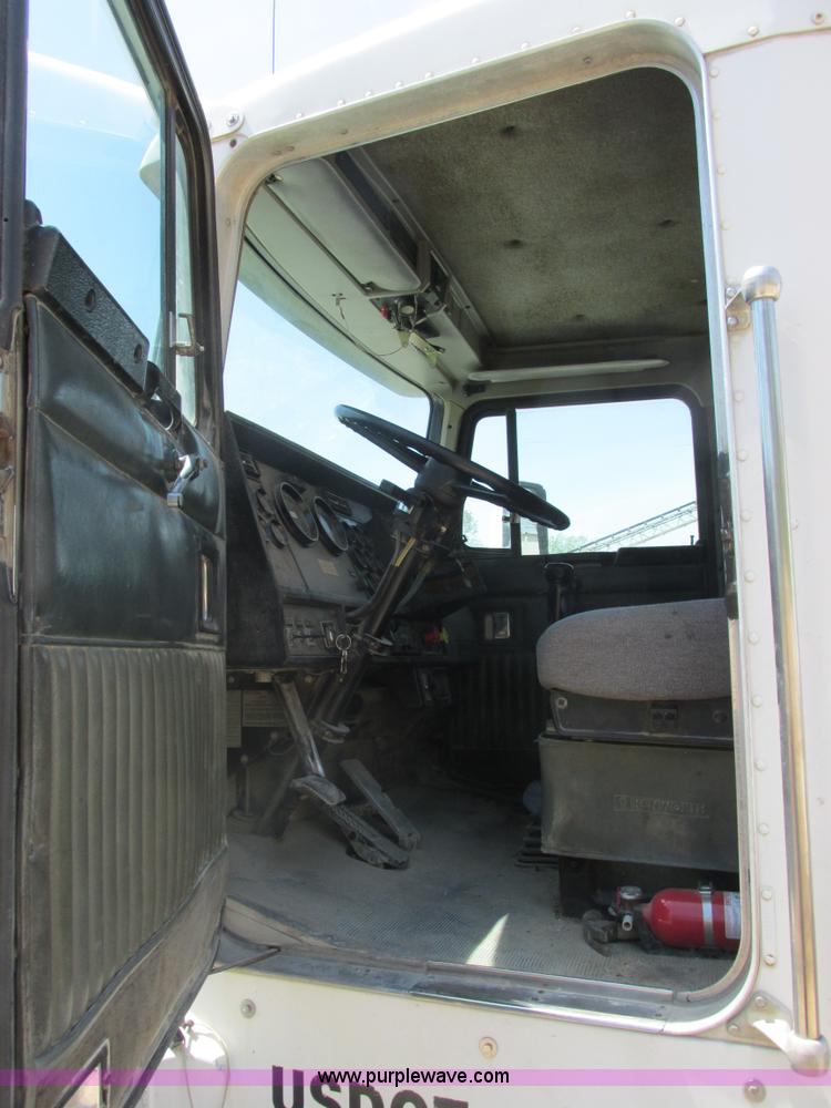 image for item E7231 1997 Kenworth T600 semi truck