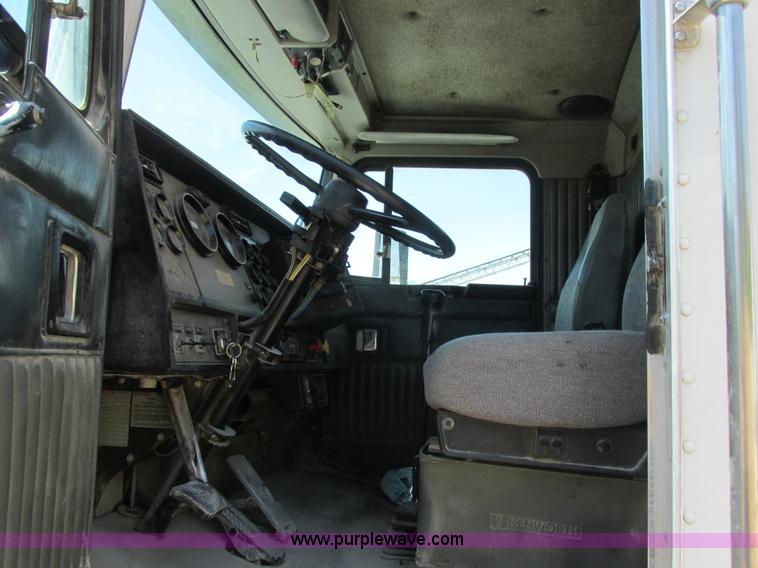 image for item E7231 1997 Kenworth T600 semi truck