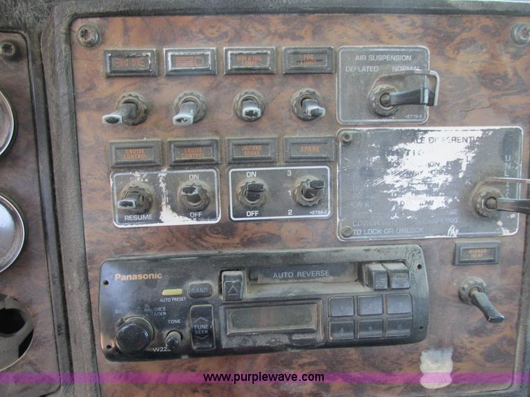 image for item E7231 1997 Kenworth T600 semi truck