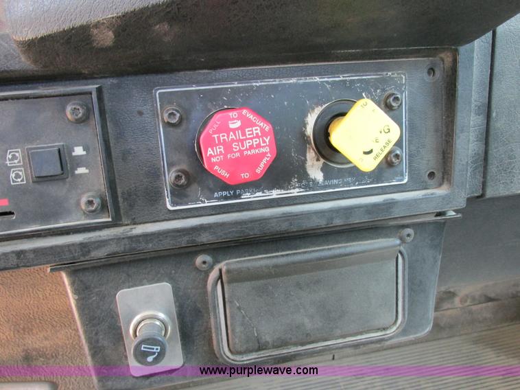 image for item E7231 1997 Kenworth T600 semi truck