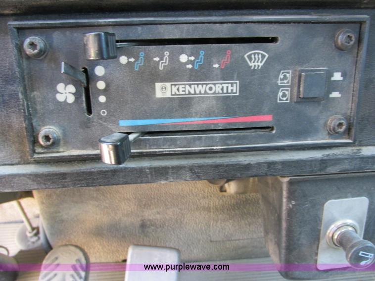 image for item E7231 1997 Kenworth T600 semi truck