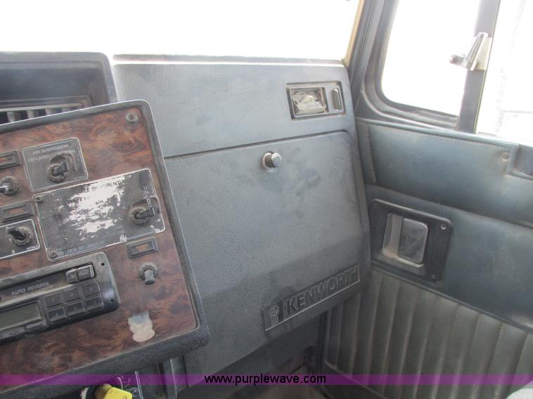 image for item E7231 1997 Kenworth T600 semi truck