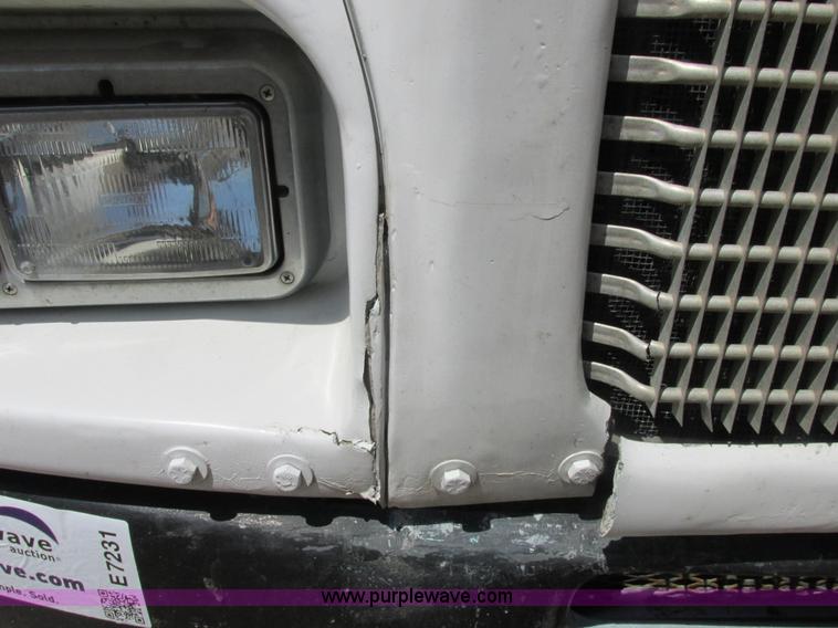 image for item E7231 1997 Kenworth T600 semi truck