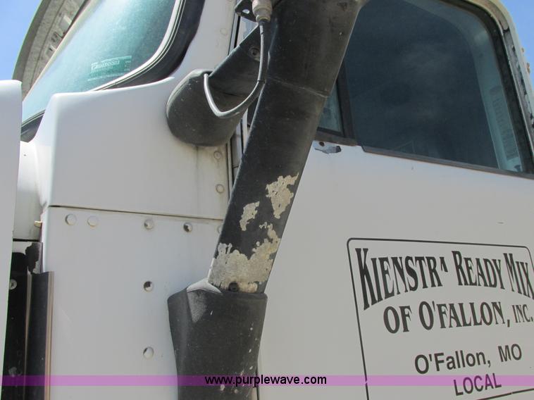 image for item E7231 1997 Kenworth T600 semi truck