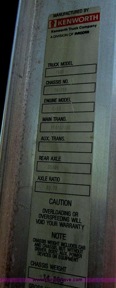 image for item E7231 1997 Kenworth T600 semi truck